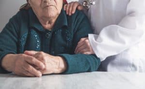 מטפלות לילה לקשישים